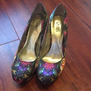 Carlos Santana colorful pump, size 6.5